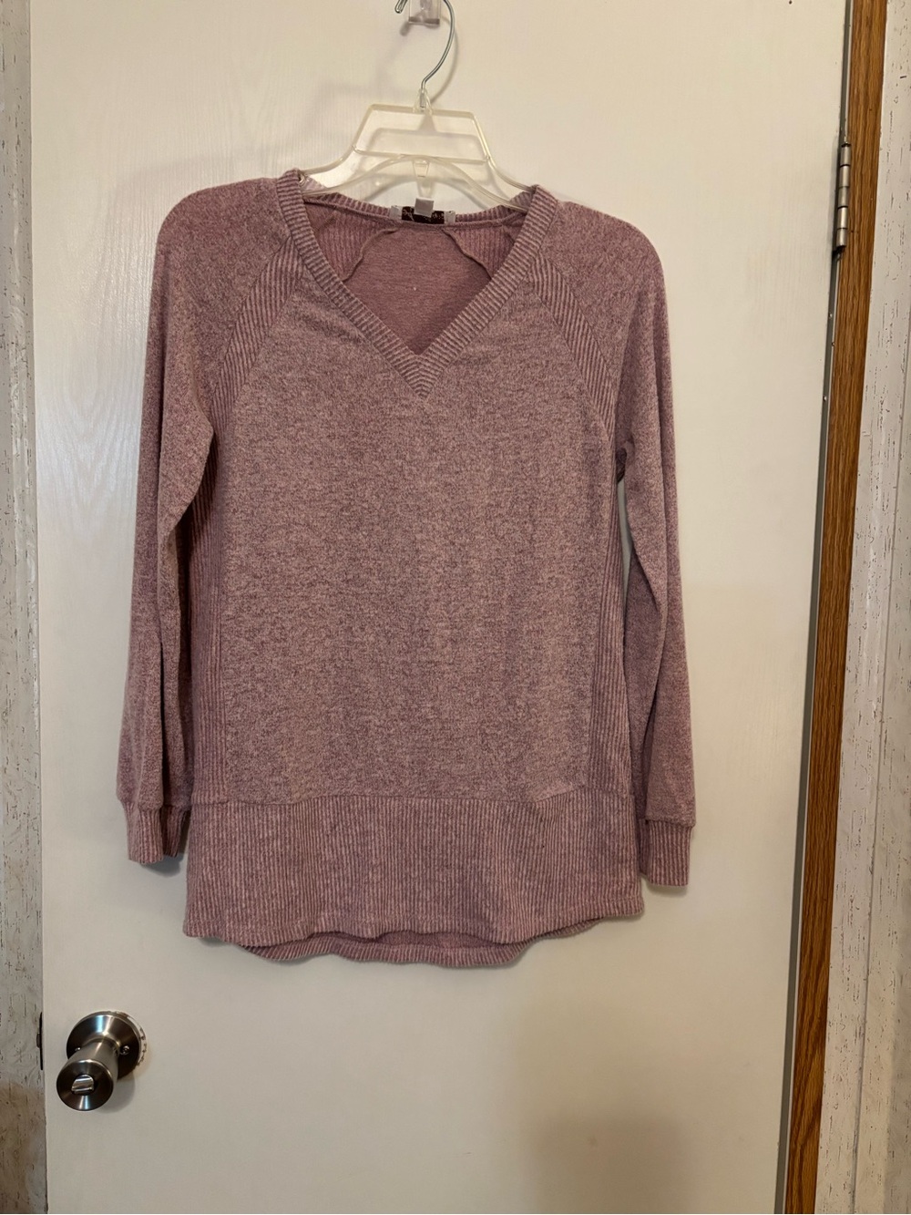 V-Neck Lightweight Pullover Sweater in Dusty Mauve